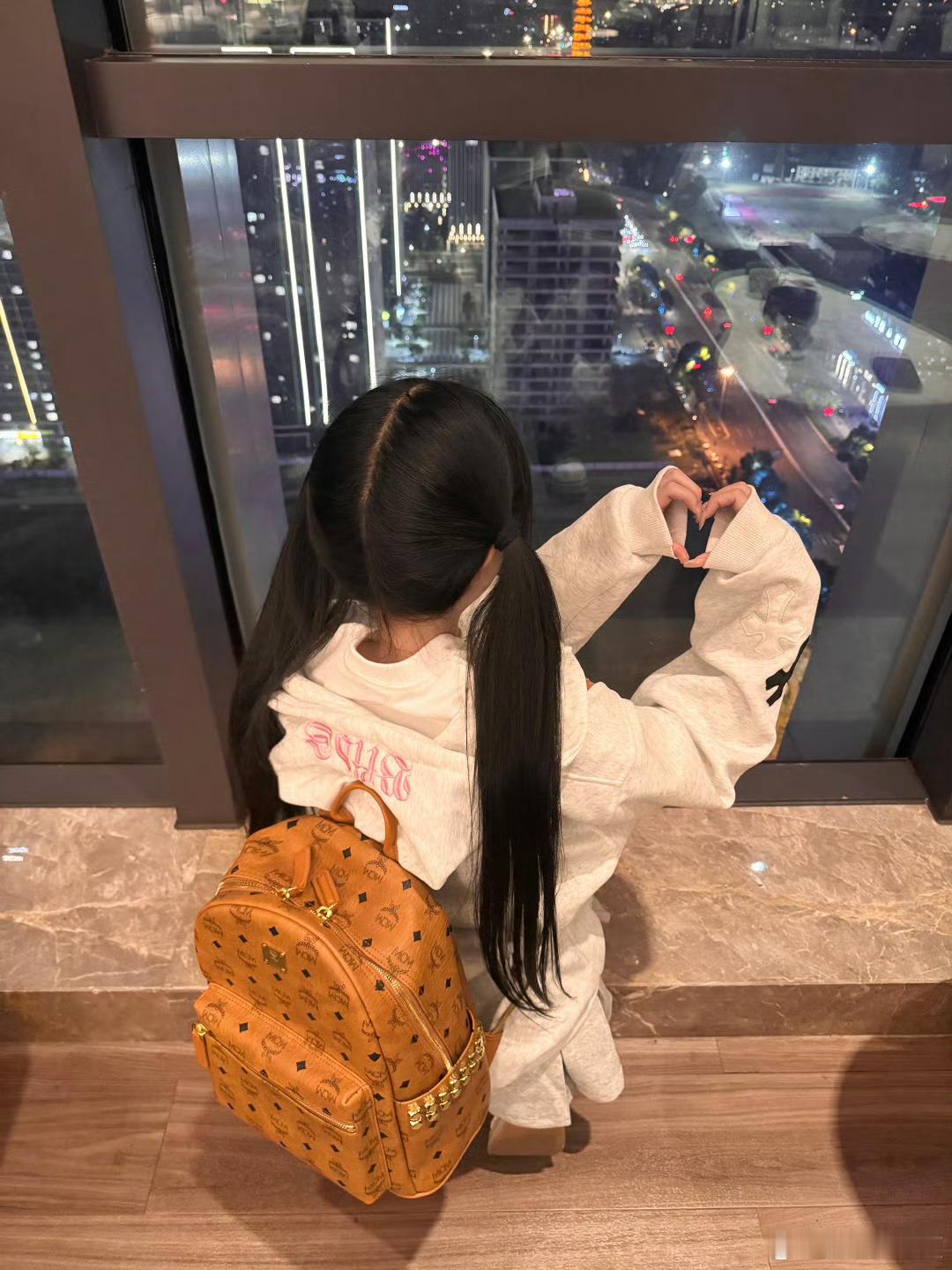 杨清柠晒和王乐乐合照王乐乐回复杨清柠不容易 杨清柠[超话]杨清柠王乐乐这对昔日情