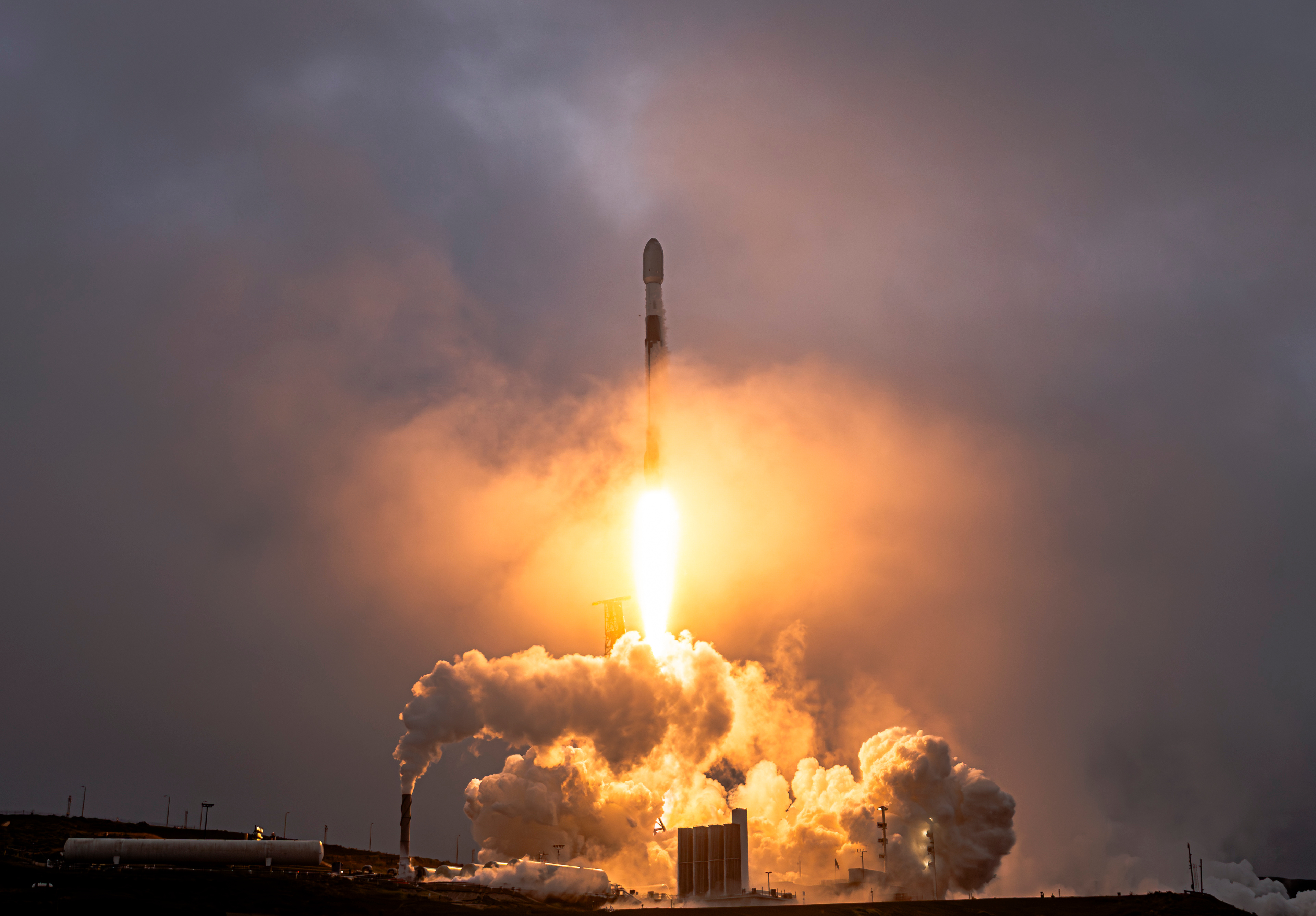 昨天22:50，SpaceX在范登堡太空军基地SLC-4E，使用Falcon 9
