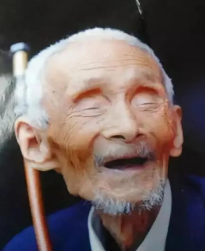 2010 年河南泌阳一位失明老人离世，怎料，县里领导都来了，张自忠将军之女也专程