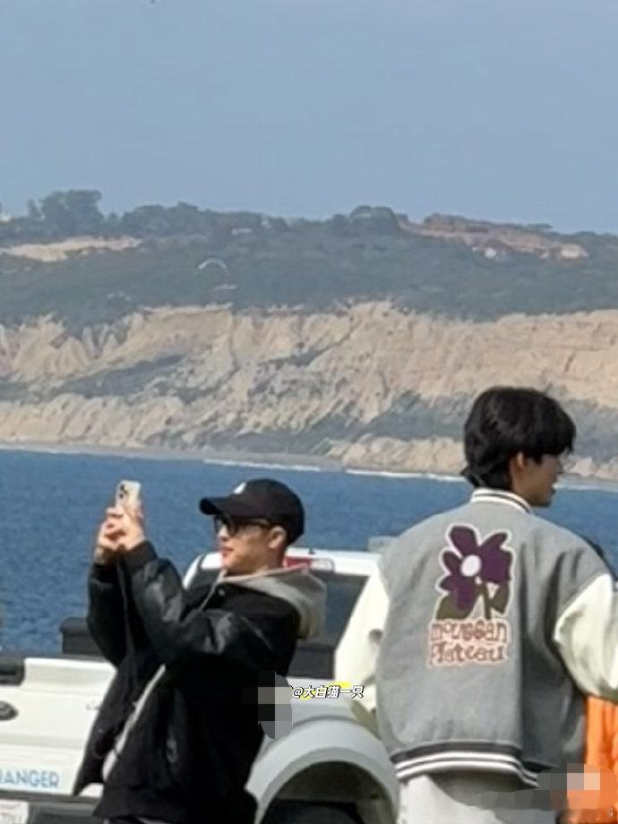 网友3月底偶遇王子粿粿一起度假 有网友今年3月底在美国圣地亚戈偶遇王子和粿粿度假