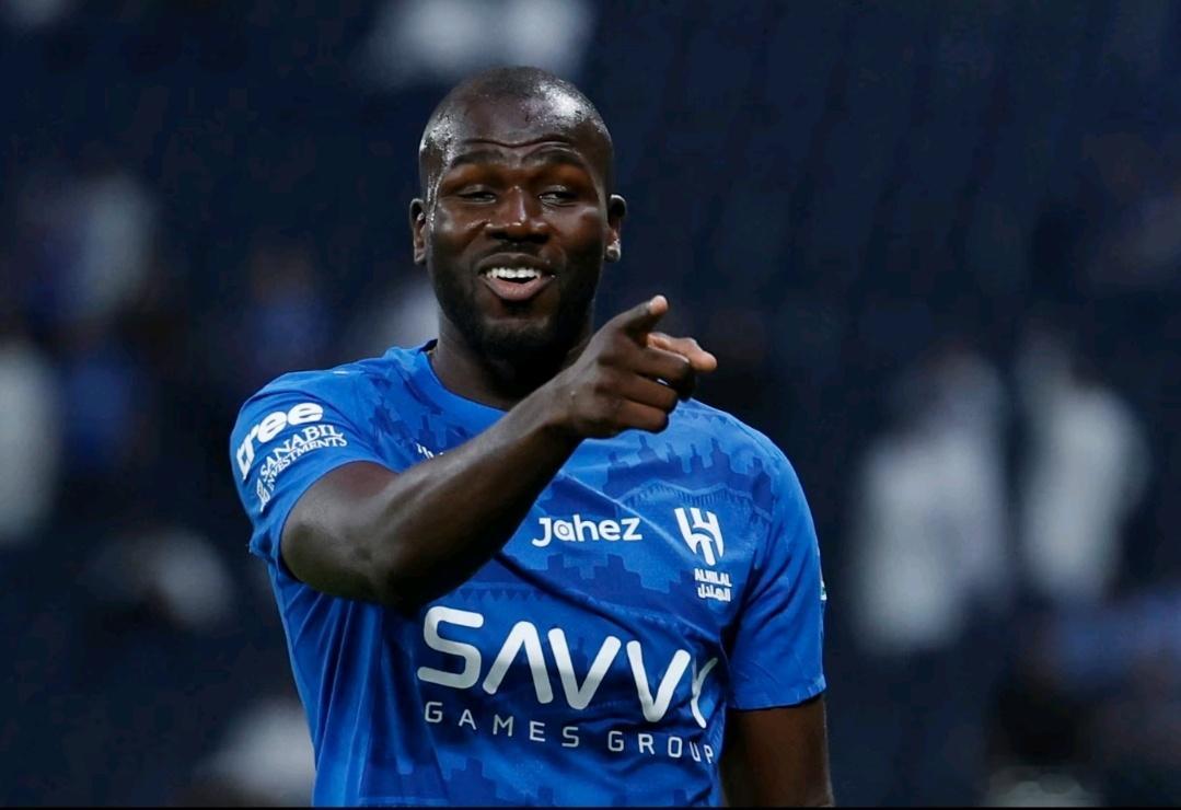 库利巴利在接受采访时表示，自己当初效力于那不勒斯时曼联曾开出1亿欧元报价求购，他