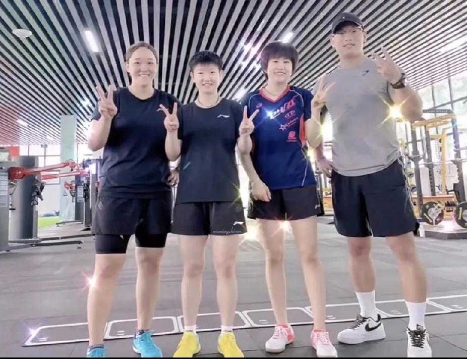 🏓国乒日常 | 莎宝和小伙伴们的欢乐时刻✨
刷到莎莎、孙铭阳 、李雨琪 和体能