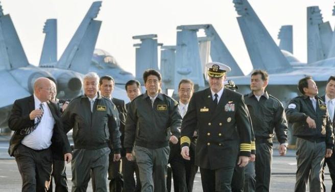 一方面，担忧声不断。近年来日本防卫预算屡创新高，加速采购“战斧”等远程打击武器，