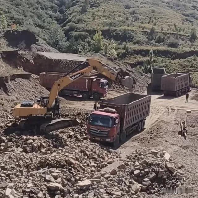 网曝张家口宣化区一企业涉嫌盗采 围堵扣留记者与镇政府车辆？@应急管理部 @生态环