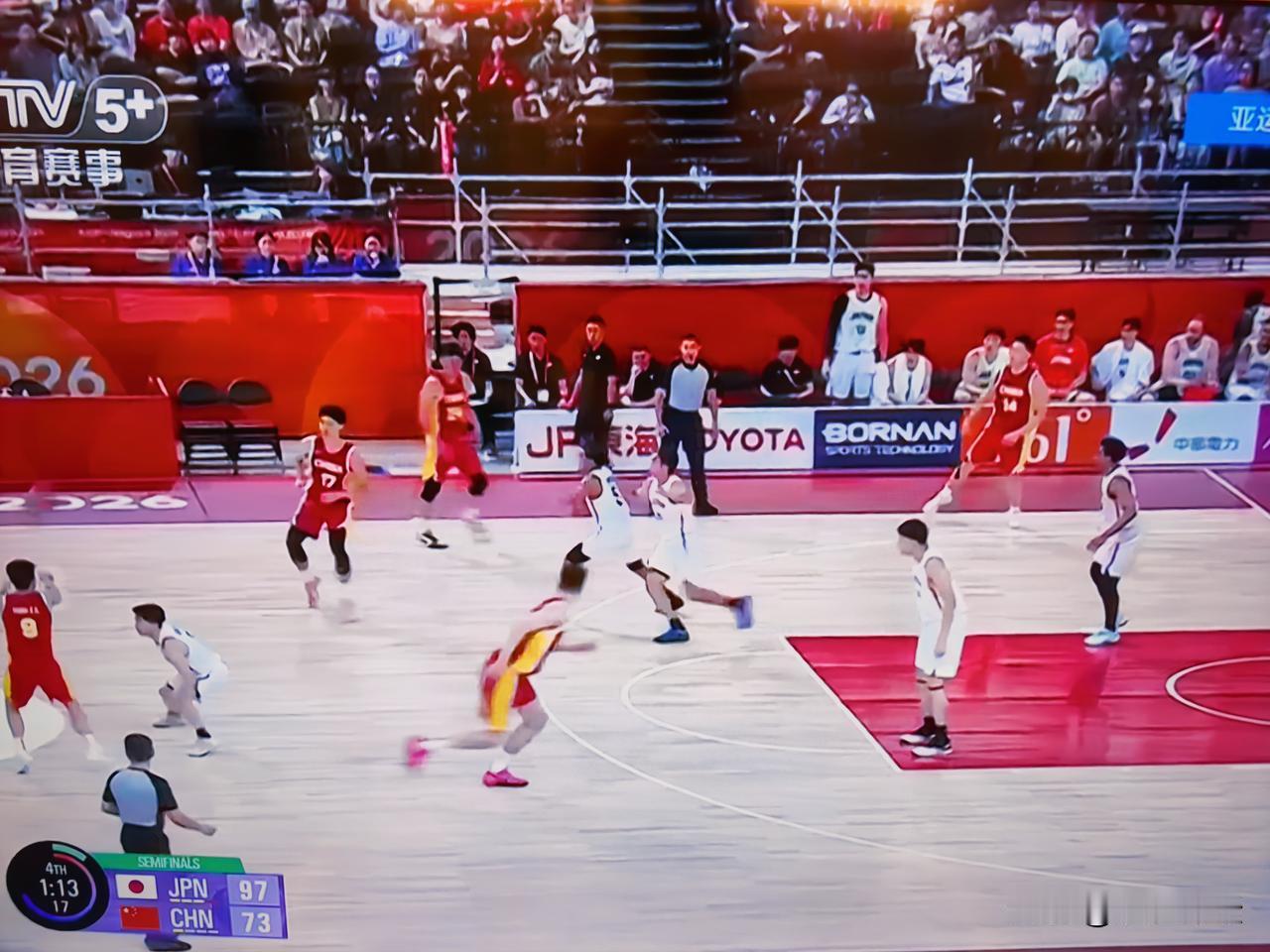 78：97！中国男篮无缘决赛！亚运会男篮半决赛，中国男篮不敌欧洲日本男篮！中国男