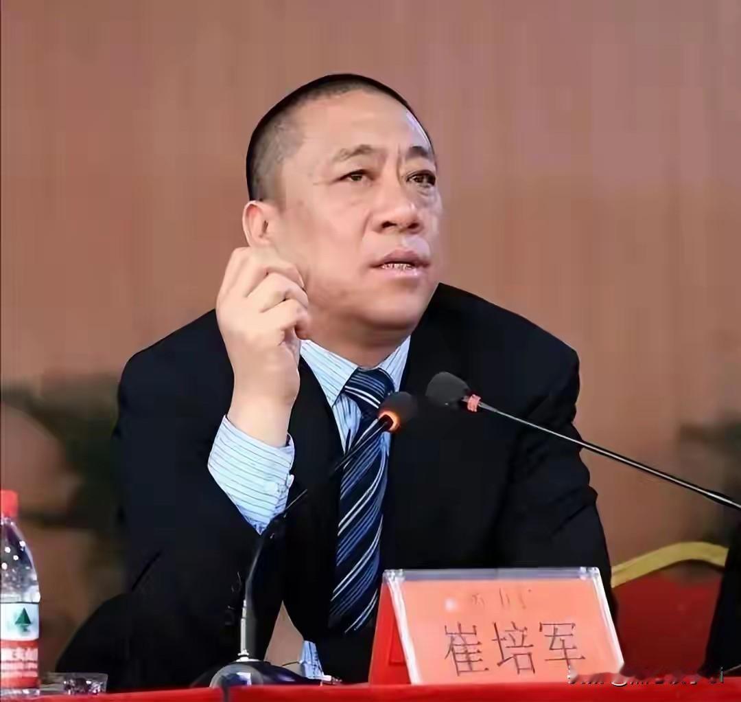 崔培军回忆以前说，对门的一个邻居，在我们家最穷的时候，给我们家借了大概就一斗吧。