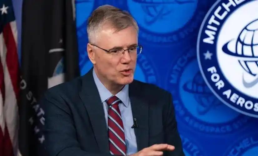 9月14日，美军把太空武器亮了出来，矛头直指中国。美国空军部长特洛伊·迈因克公开