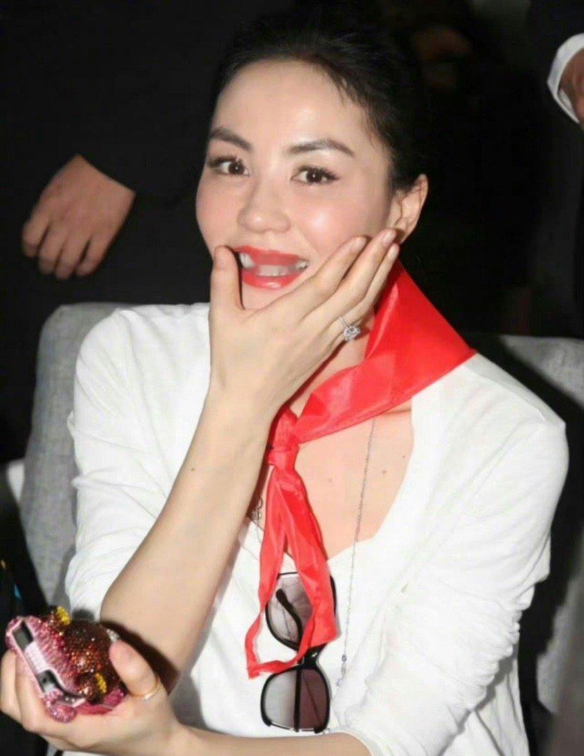 7 月 23 日，重磅消息传来！王菲经纪人陈家瑛斩钉截铁地否认了王菲今年将开演唱