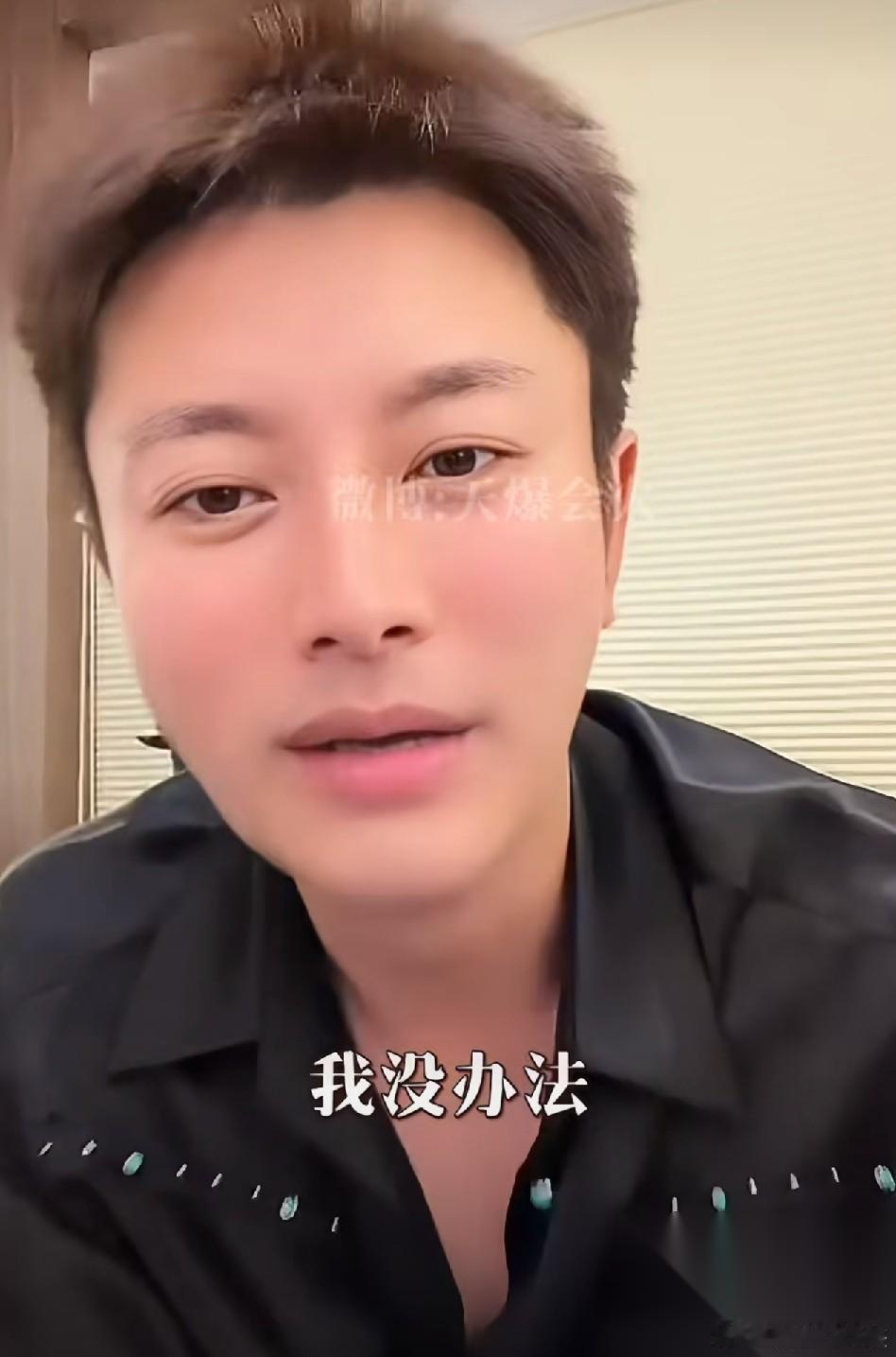 近日直播时，贾乃亮遭遇网友尴尬质问：“你都赚那么多了，为啥还天天直播？”贾乃亮迅