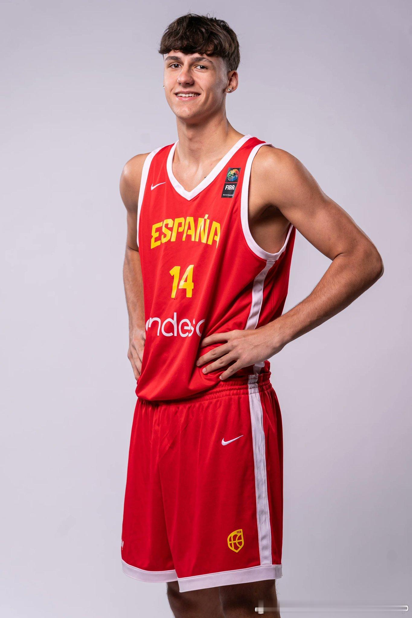 西班牙征招18岁小前锋Diego Niebla(2008-203cm-SF)进入