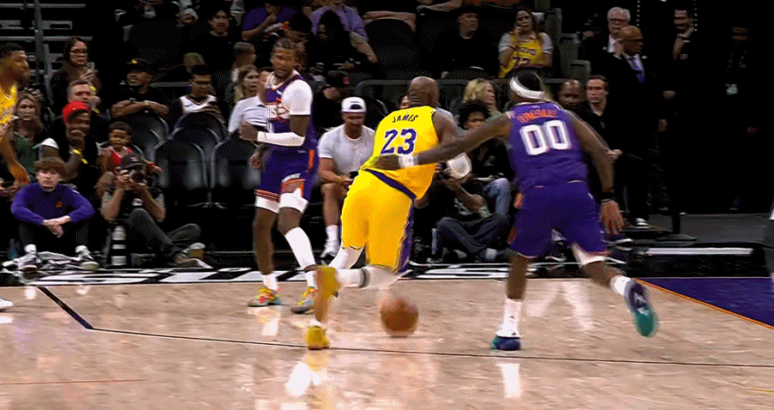 詹姆斯又一个岁月不饶人的时刻 