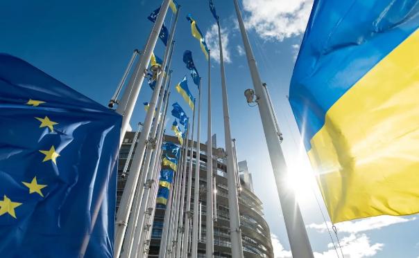 欧洲议会特意搞了个投票，最终通过了一项决议，决议里说得特别直白，就是要击败俄罗斯