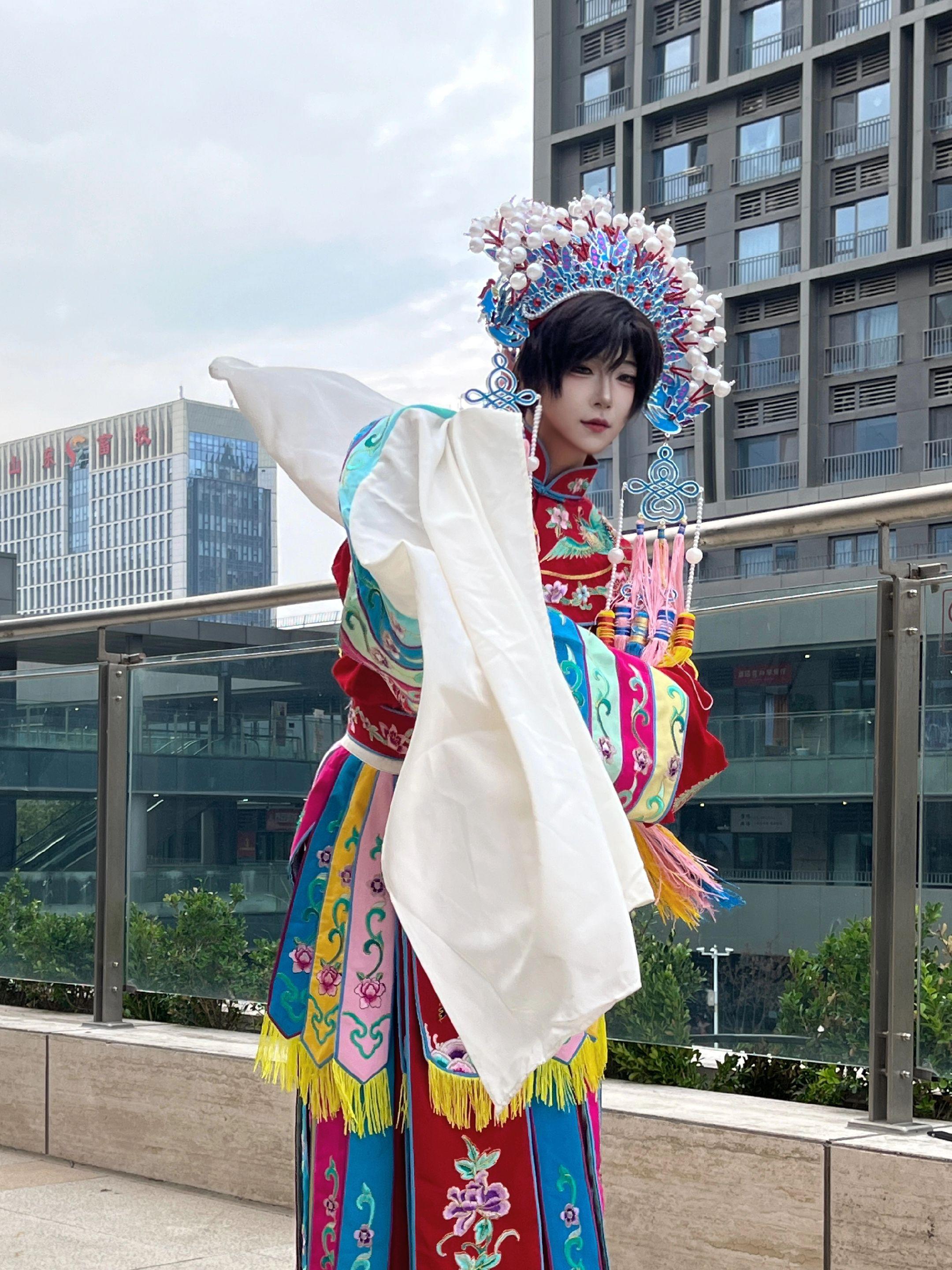 才敢叫人间风雨都称臣。