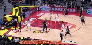 广东男篮主场110-105险胜深圳男篮的比赛，虽然奎因和萨姆纳分别拿到30分和2