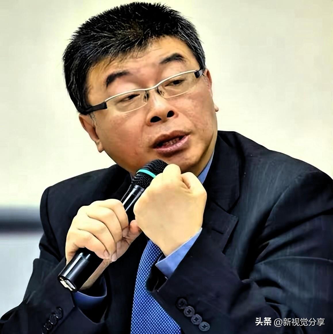 台湾统派邱毅火力全开，直骂马英九是“废物”，骂得又狠又准，在岛内政坛炸出巨响。