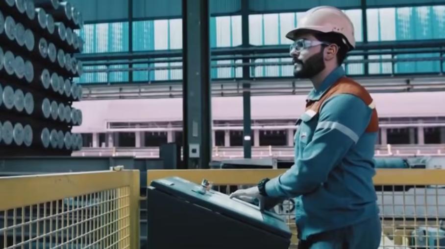 全球最大铝厂被迫停产，绕在中企脖子上的枷锁，一夜之间变成护城河！
 
3月4日，