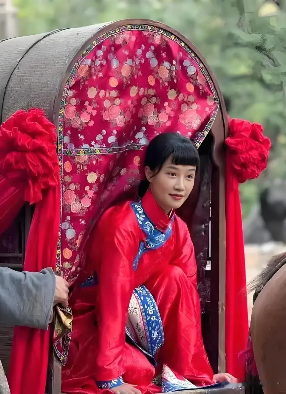 大家有没有觉得，

《生万物》中银子才是最大赢家，

先嫁给宁学祥保住一家人的命