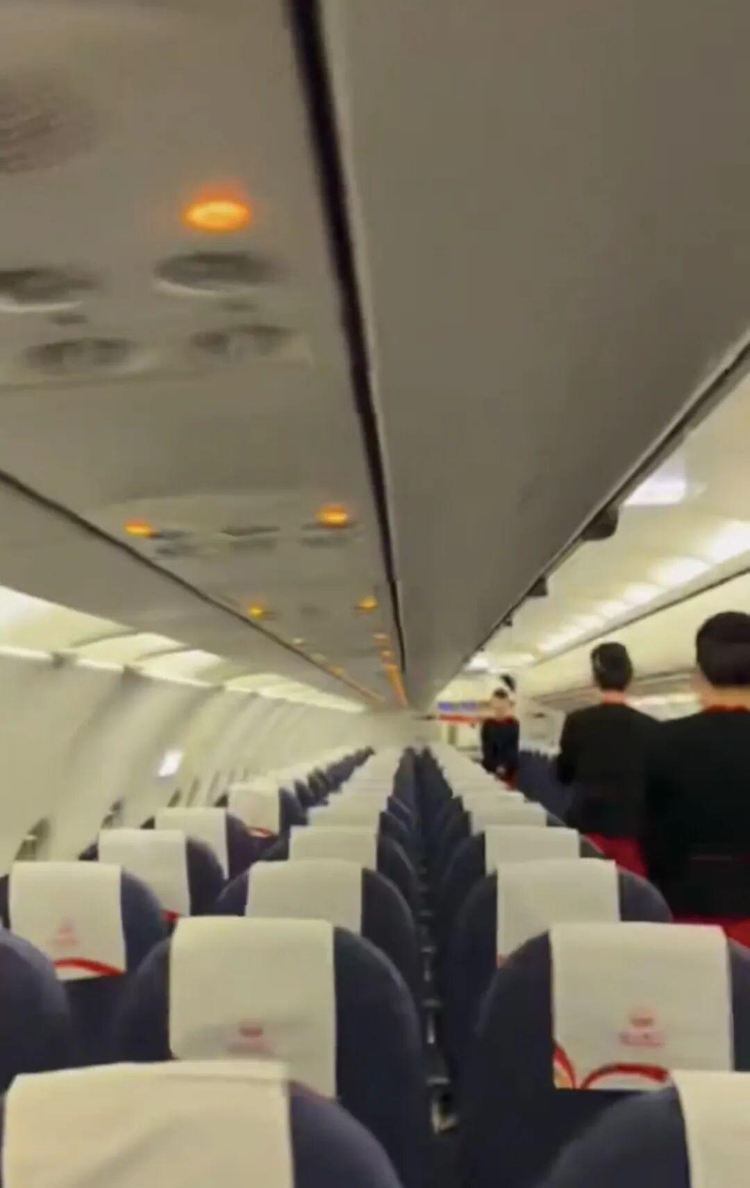 万万没想到！女子花200元买机票从九寨沟回成都，出发前突然接到机场打来的电话，说