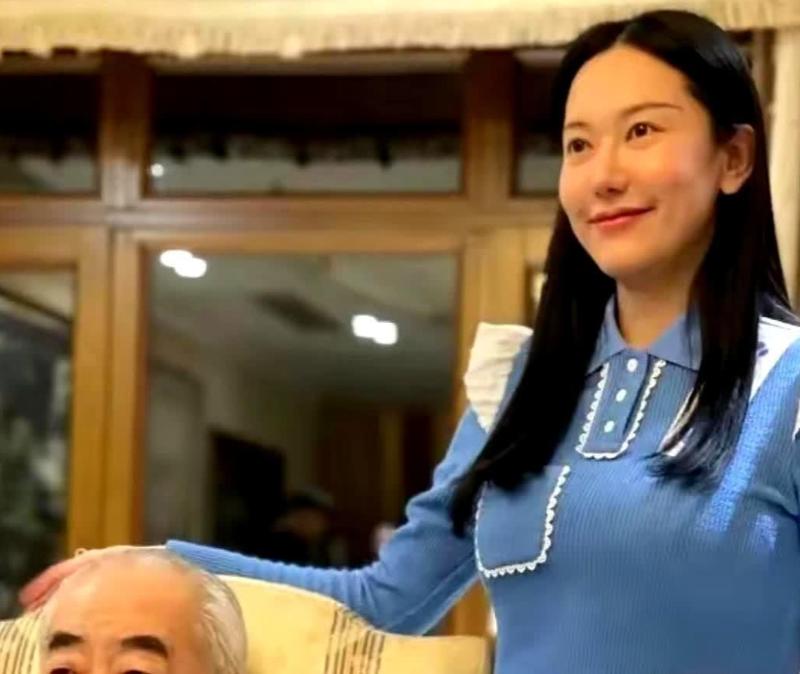 一次，有人问知名画家范曾：“你都86了，为什么还要娶一个36岁的女子当老婆，难道