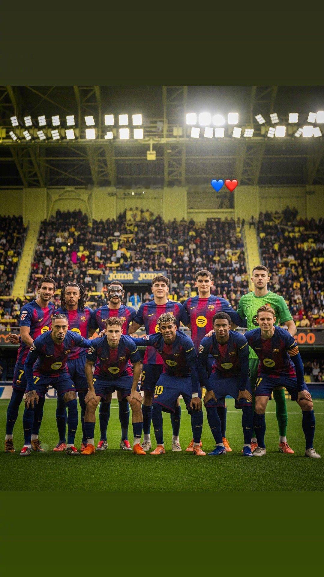 🧤大功臣乔安·加西亚更新个人社媒，发布一张全家福⬇️💬“用一场胜利结束这一年