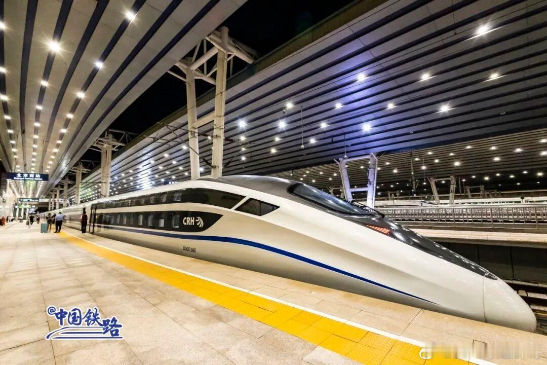 12306回应火车配大床房还是双层 官方禁止行为：近期有乘客购买硬卧包厢6个铺位