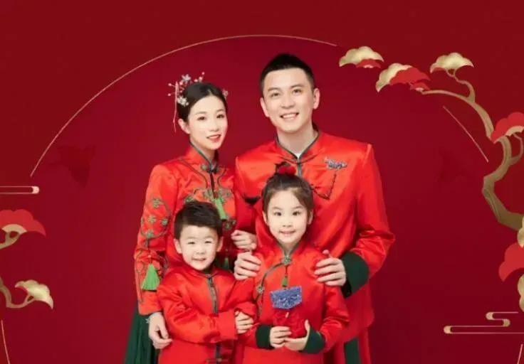 现在离婚都流行律师发声明?
郎才女貌，
原本多么幸福美满的家庭，
怎么说离就离了
