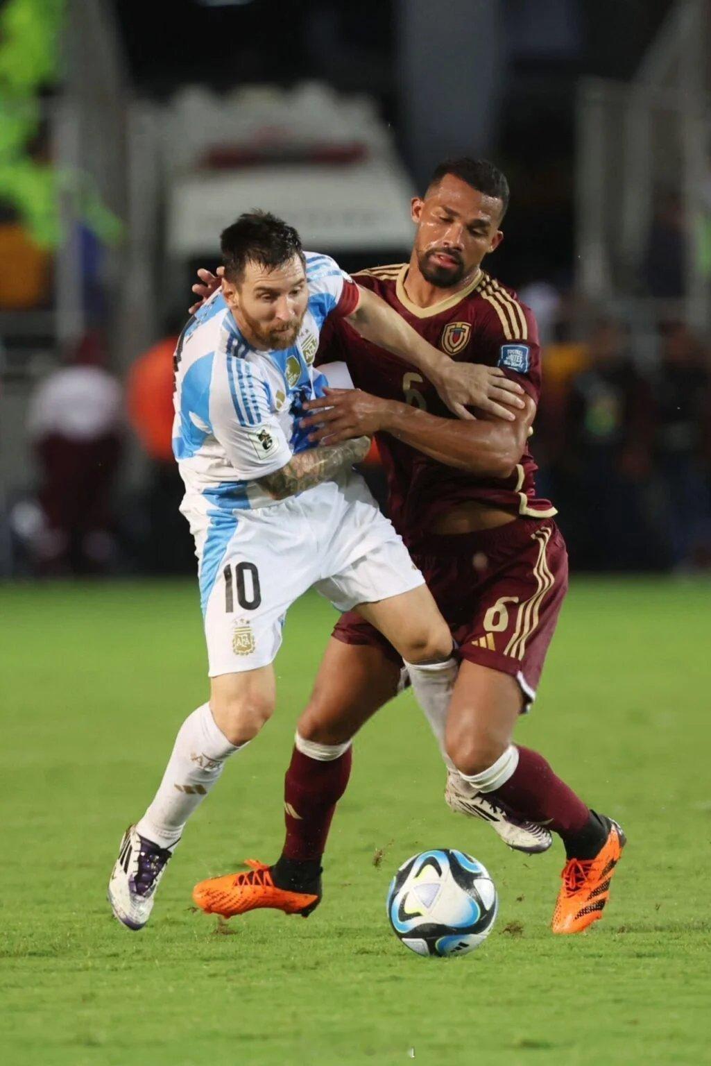 🇦🇷🇻🇪 阿根廷国家队将于十月份与委内瑞拉进行一场友谊赛。🌎 另一个对
