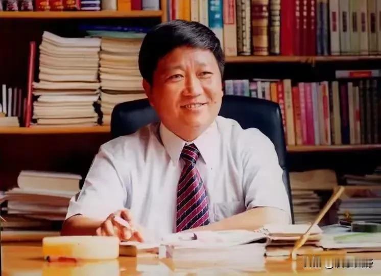 南街村党委书记王宏斌的党员标准:一是群众不富我不富，民穷我富是耻辱。二是我为集体