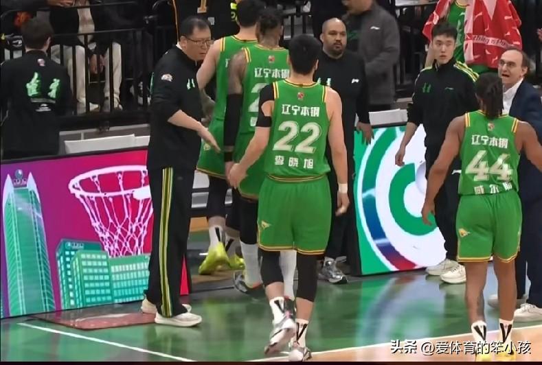 CBA联赛的赛场上，新一轮的比拼当中，辽宁本钢和新疆伊力特是迎来正面交锋。由于两