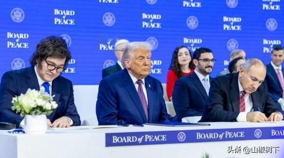 特拉普这是心态崩了呀，在达沃斯论坛受挫后，79岁的特朗普狂发80条帖子，平均每4