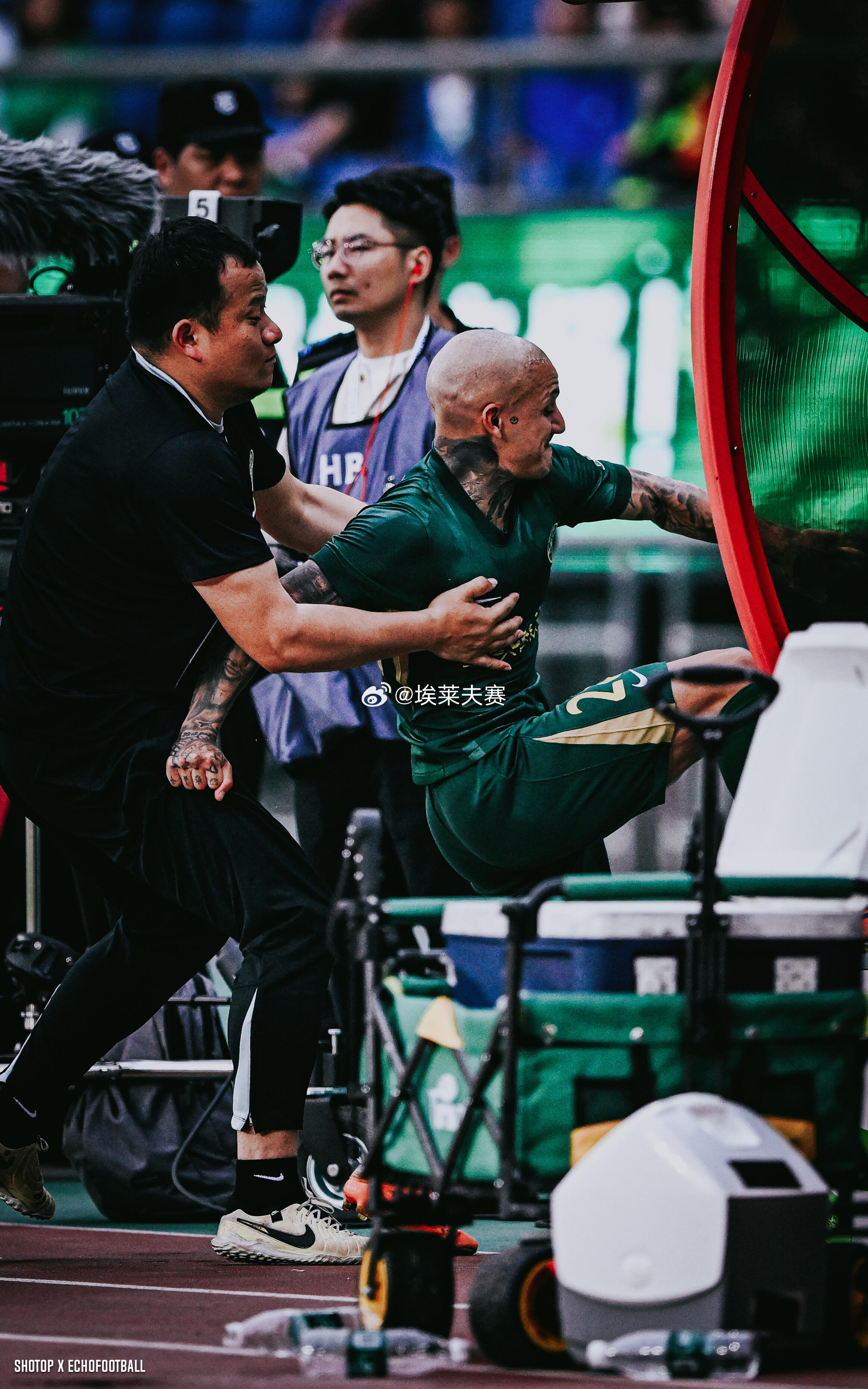 米特里策红牌浙江队vs重庆铜梁龙 非体育行为需要追加处罚么？ 