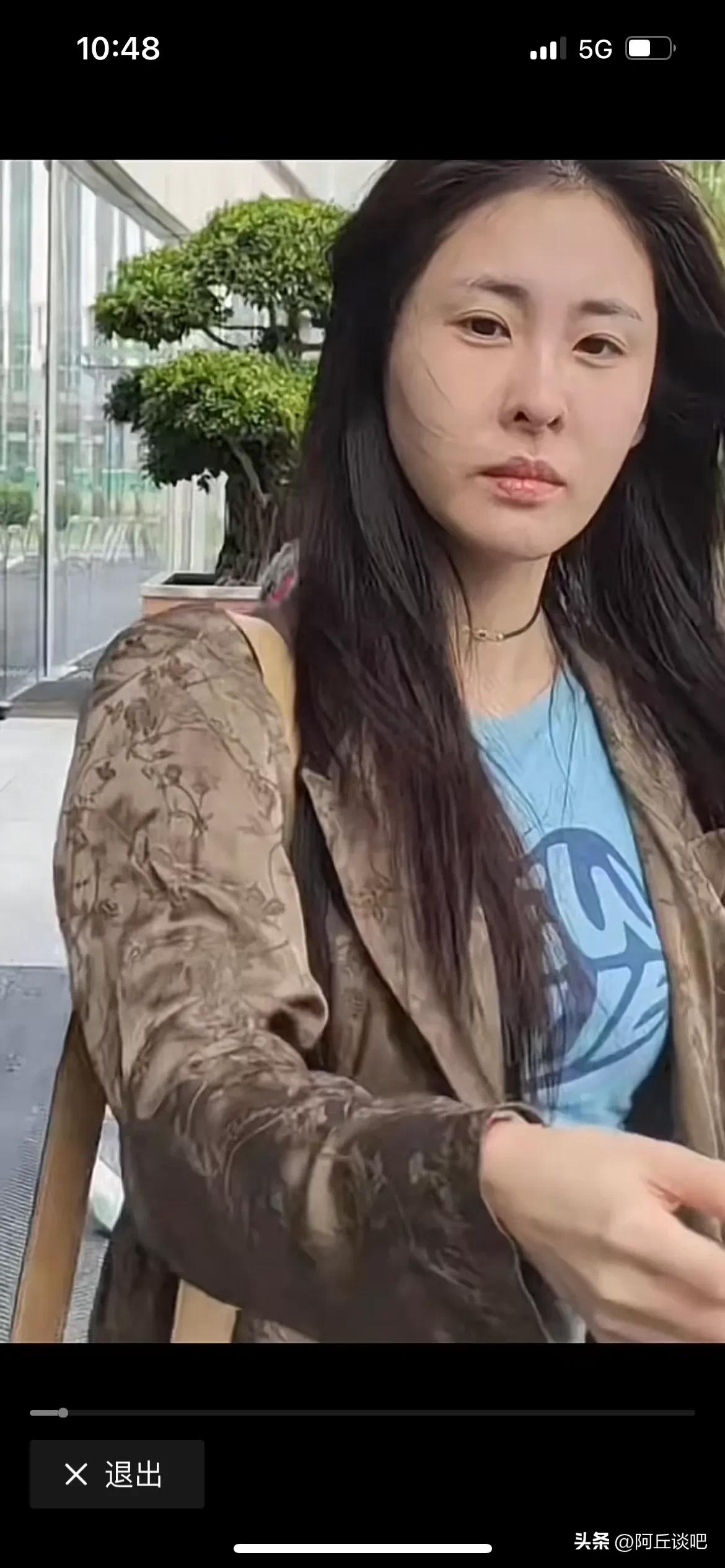 全程黑脸，不知道你们追这种星，有什么意义，一副高高在上的表情，压根就不尊重粉丝。