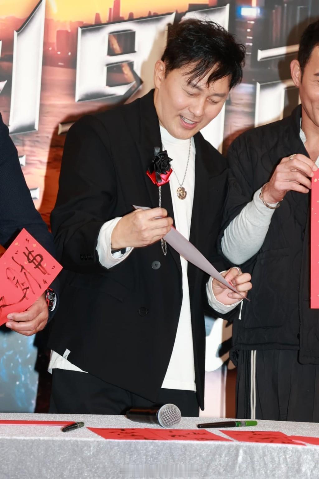 星岛：麦长青搞餐厅预埋Hey Brother 李思捷不介意同其他电视台合作 唐文