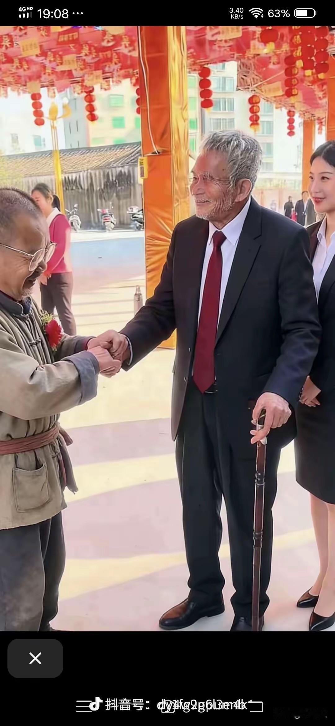 潮汕的振东跟镇明的故事。
两个人曾经一起种田，后来一个去了香港经商发家后，回村里