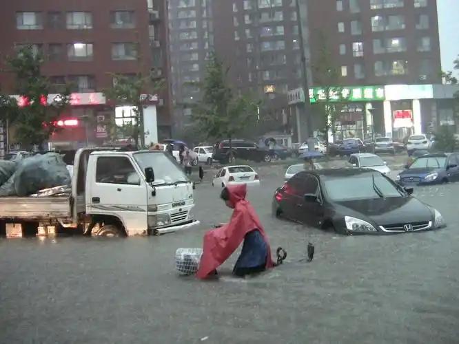 经历了北京暴雨山洪事件，大家要注意！

1、远离建筑物的地下部分，暴雨天气时城市