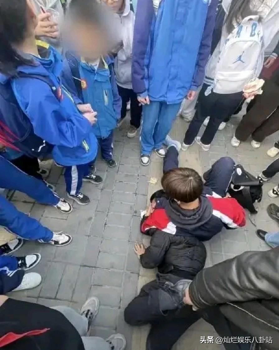 恶人自有强者收，一个酒醉男把全男人的脸都丢尽了，如果是我都没有脸在见家乡的父老乡