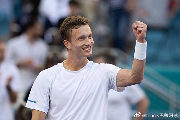 这算是爆冷吗莱赫切卡🇨🇿在迈阿密半决赛以 6-2 6-2 击败菲斯🇫🇷他