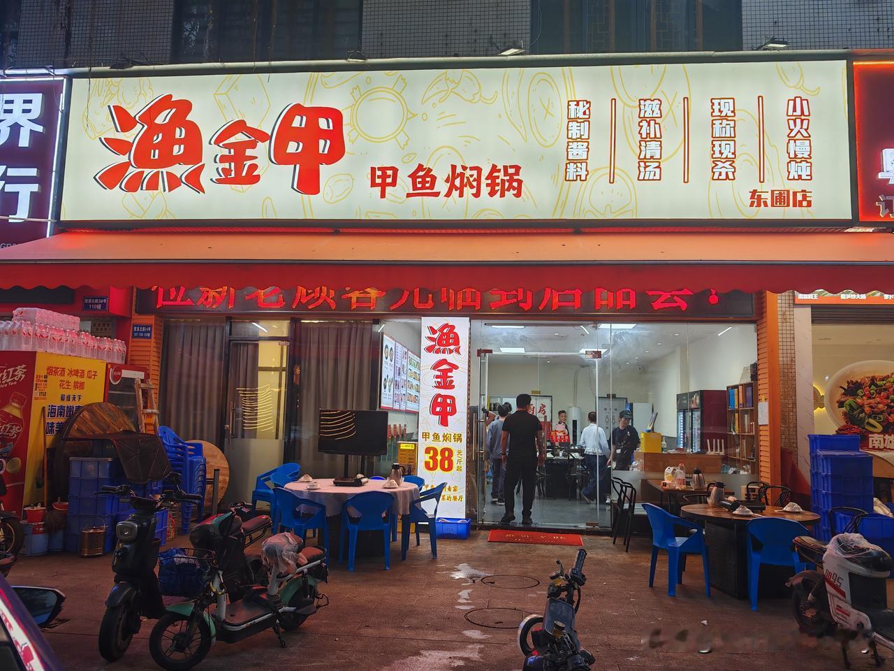 甲鱼，不知从几何时悄悄爬上了平民百姓的餐桌，从以前的宴席硬菜，变成如今想吃就吃的