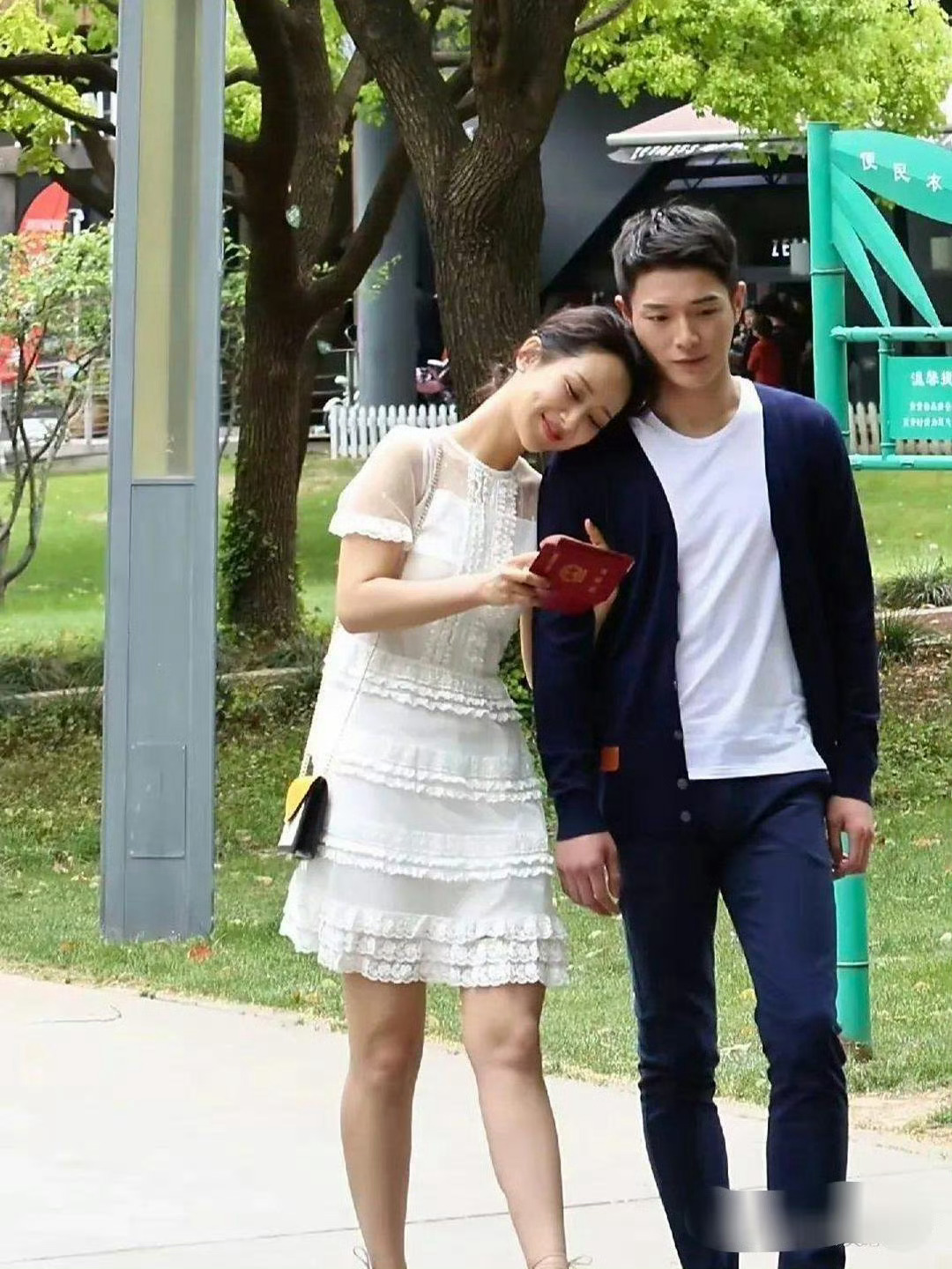 这是什么时候的杨紫啊？这个身材很真实了，那时候P图还不严重。 