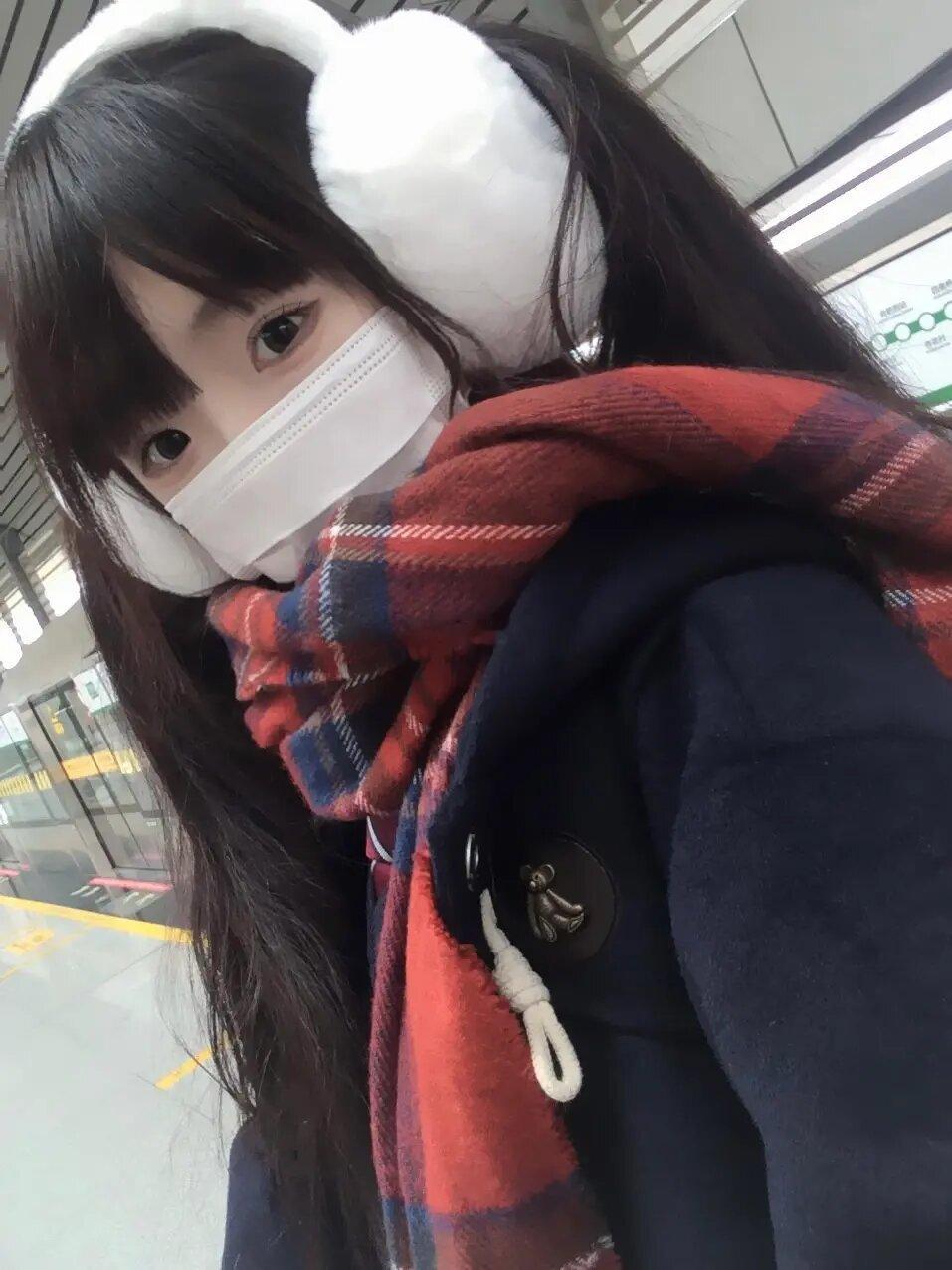 右滑帮我摘口罩