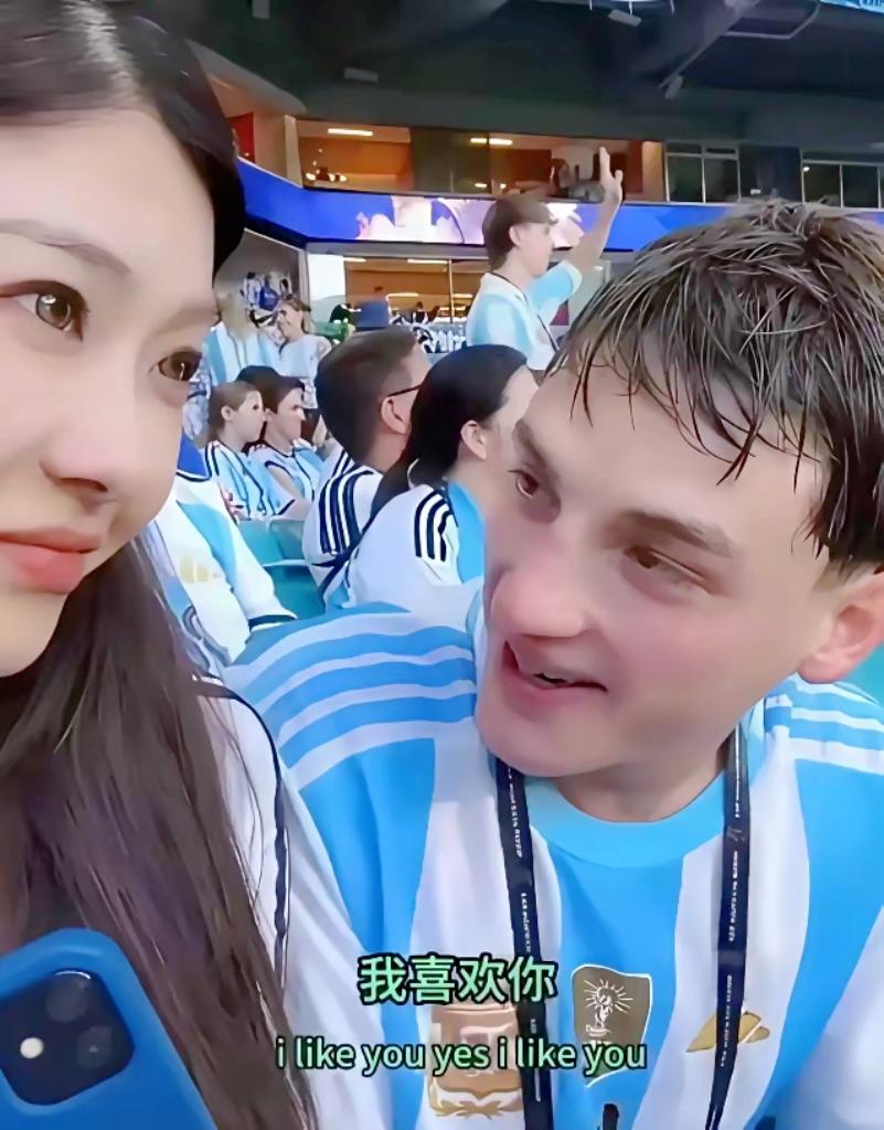 本是去世界杯看球赛，中国姑娘意外收获一场直球跨国告白

世界杯名场面 异国浪漫邂