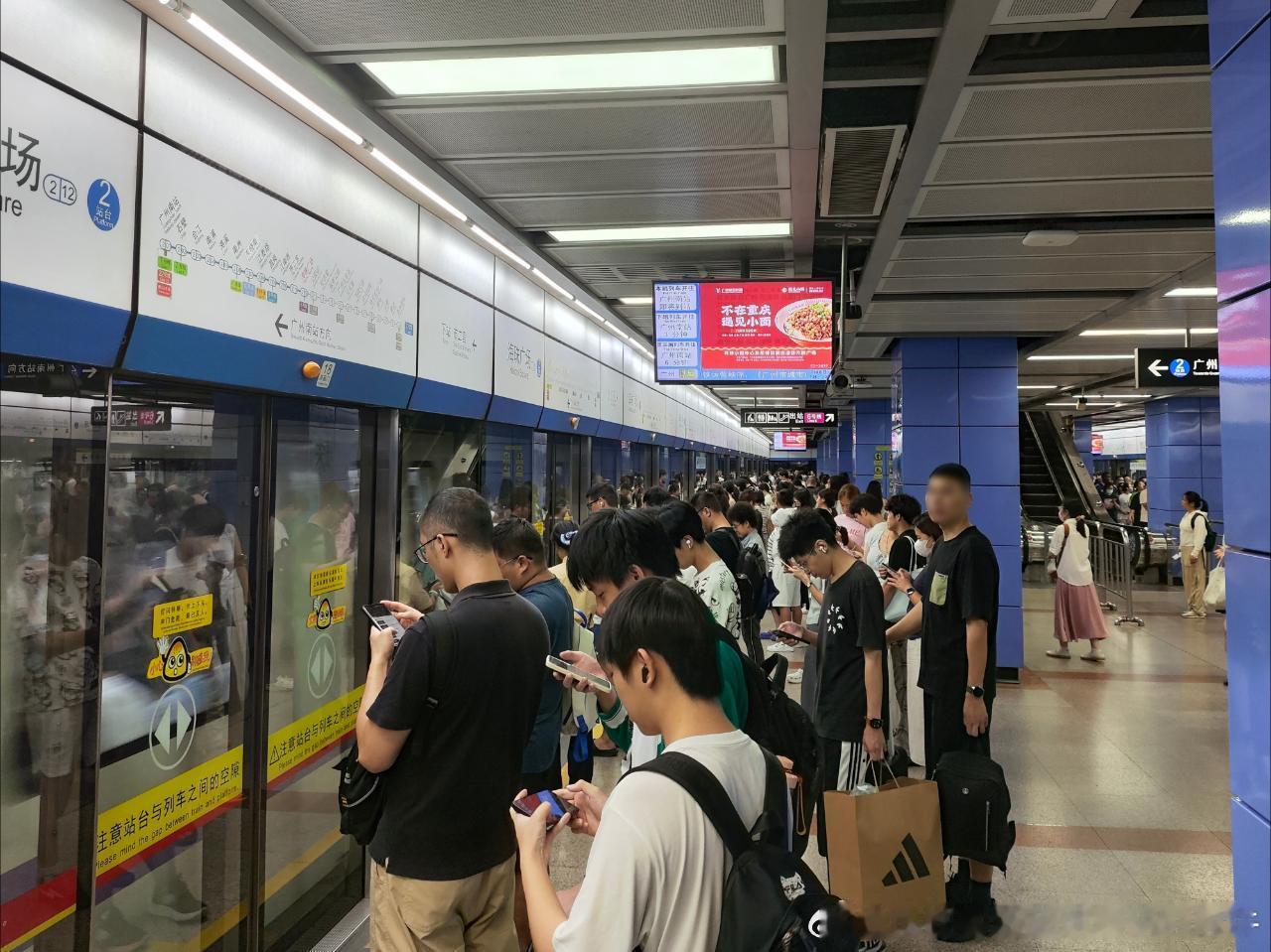 广州地铁网友：2026年7月6日（周一，广州阴有中雷雨，24-30℃）广州地铁晚