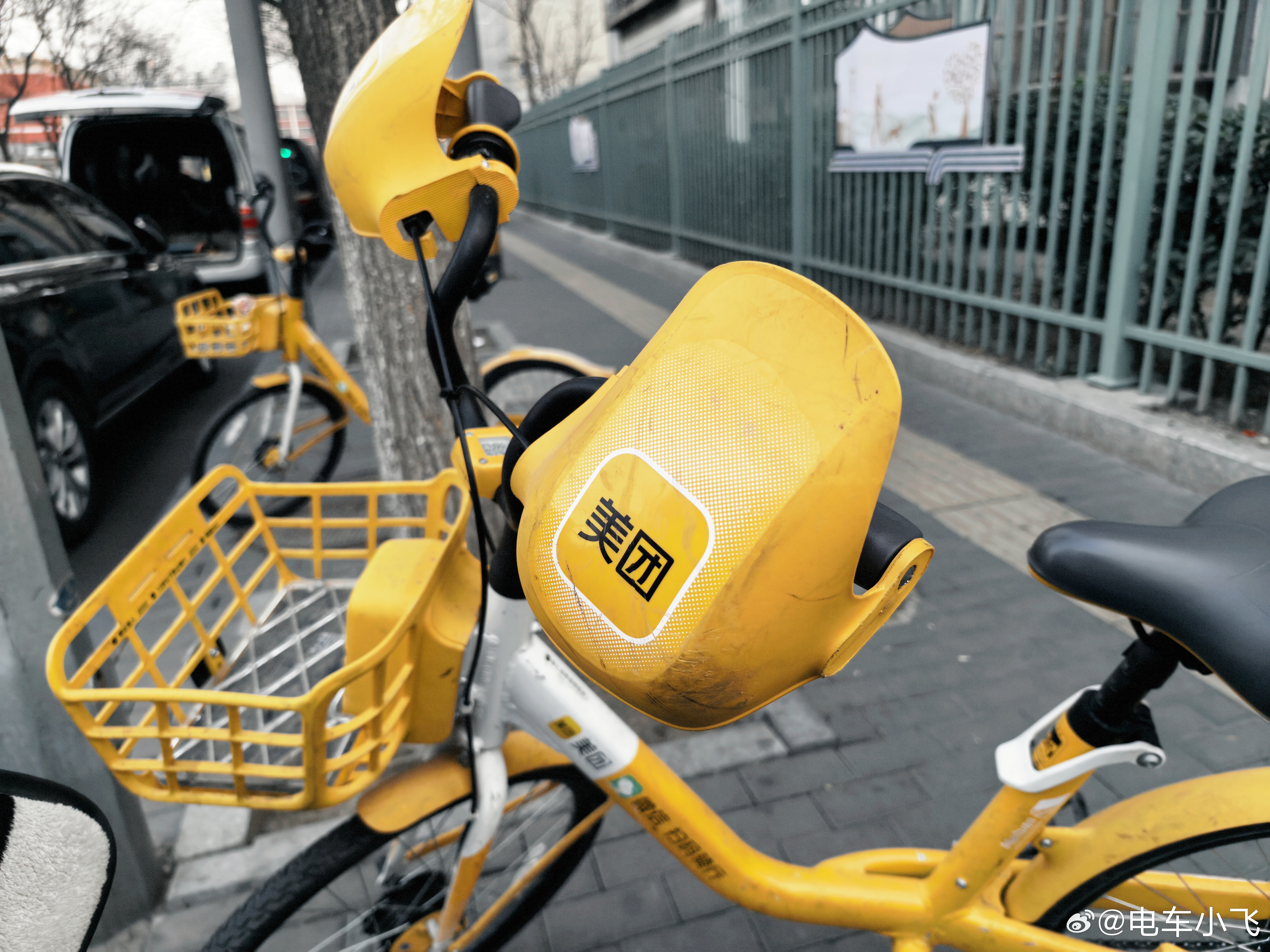 北京的美团加装了手部防风罩。不错 