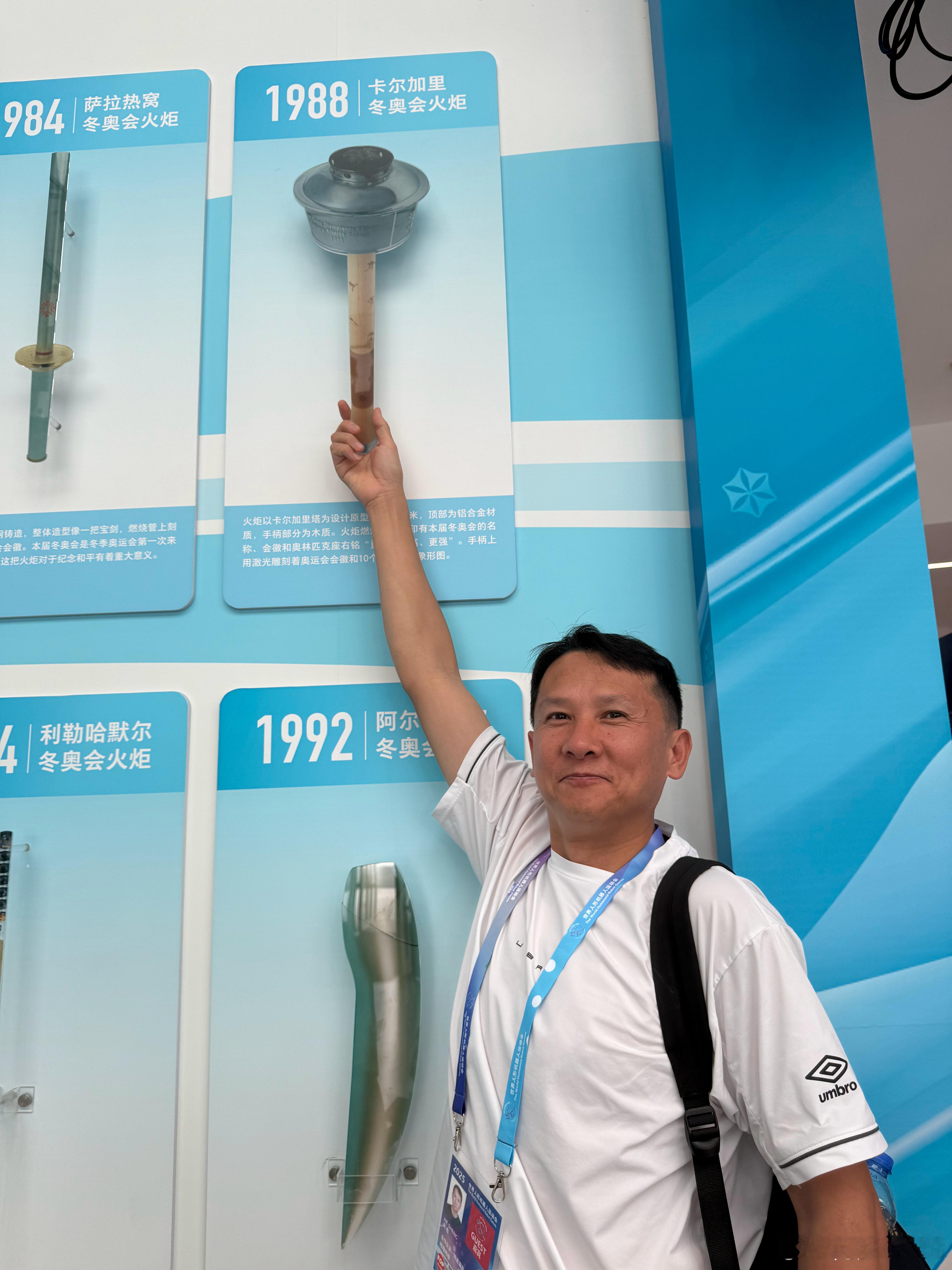 卡尔加里的冬奥火炬怎么好像擀面杖上顶了个锅？还是北京冬奥会设计带感  ​​​
