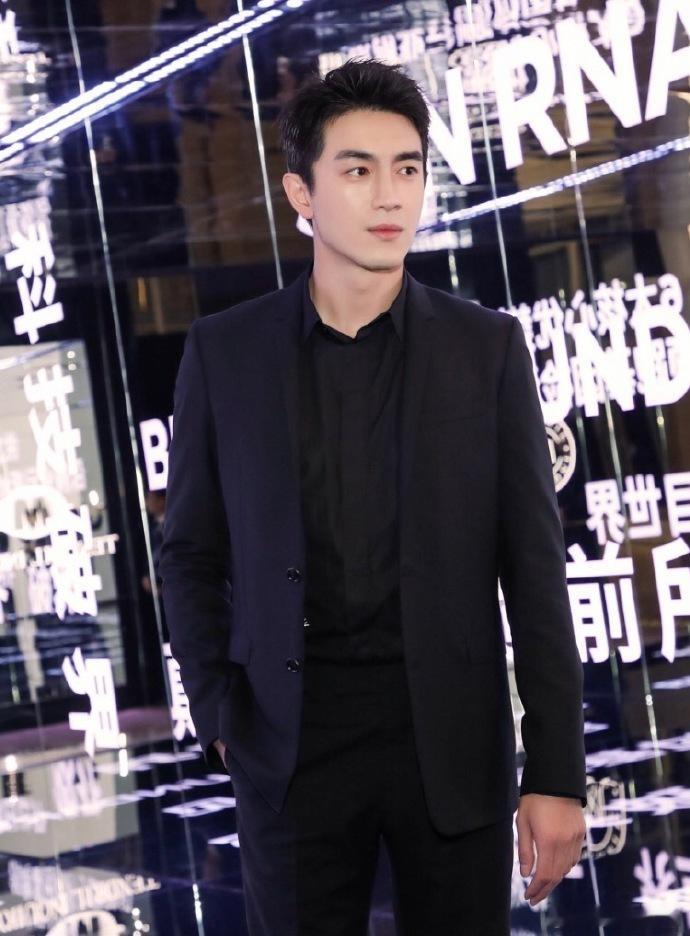 网友：看了下林更新的恋爱史…大为震惊！ ​ ​​​