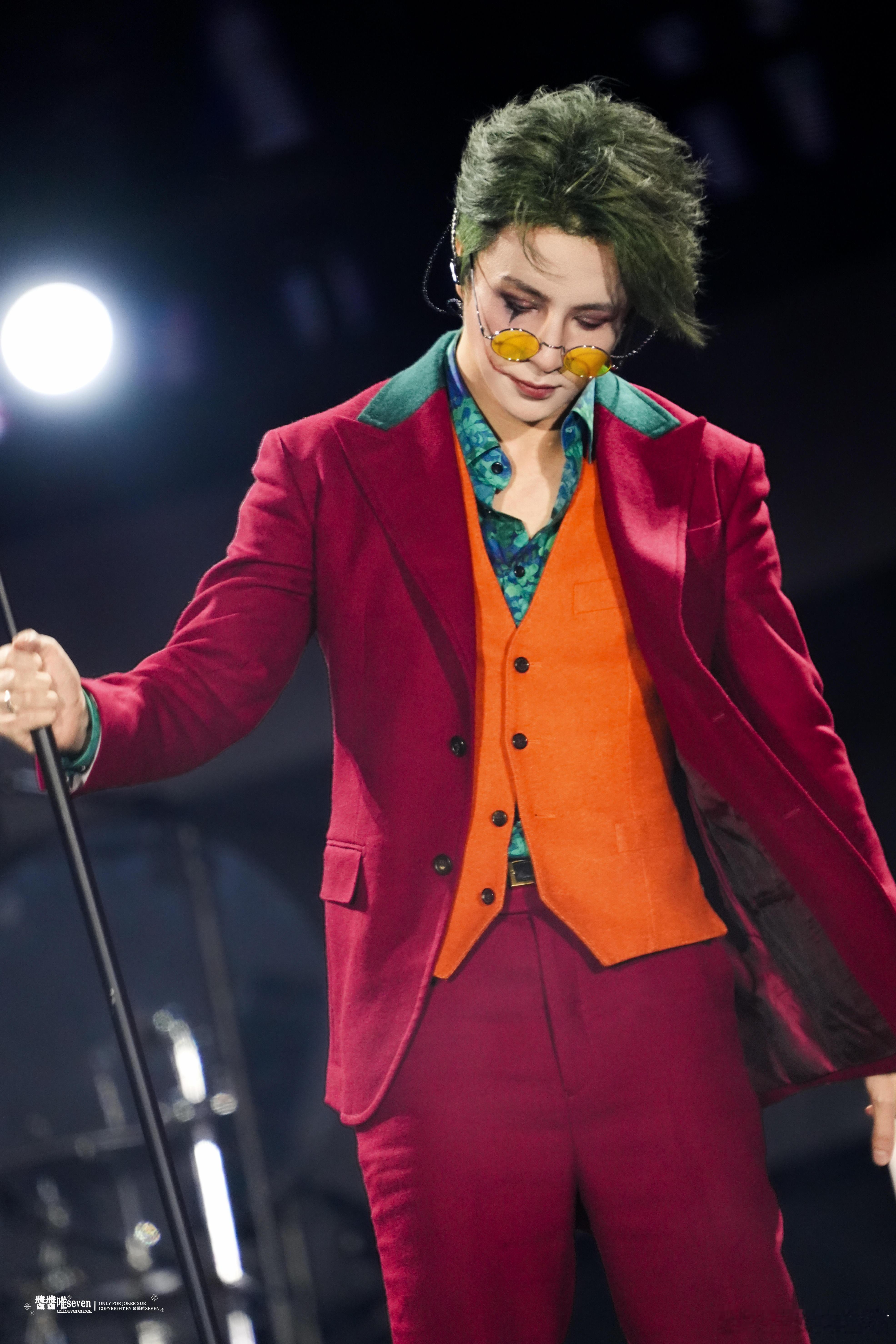 薛之谦 摄影老师不要随便上台薛之谦真是操碎了心，连摄影机位都要亲自调整 