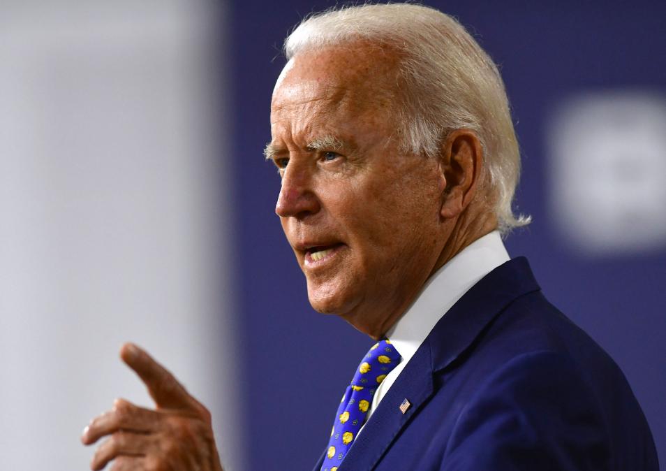 美国前总统拜登坐不住了，他近日表示：
“在长达50多年的当选公职生涯中，这是我见