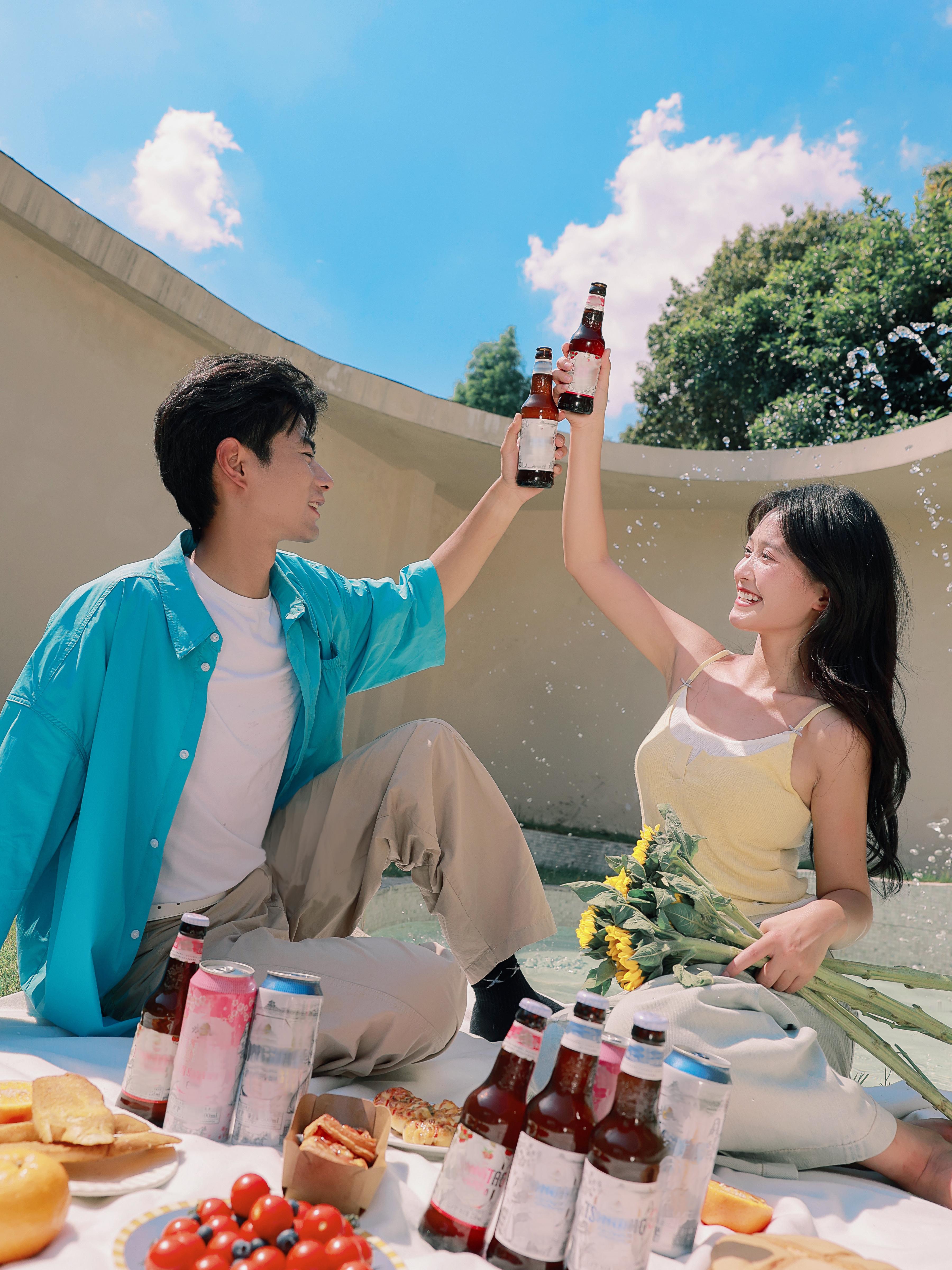 给小瑜拍的啤酒广告好喜欢蓝天！ ​​​