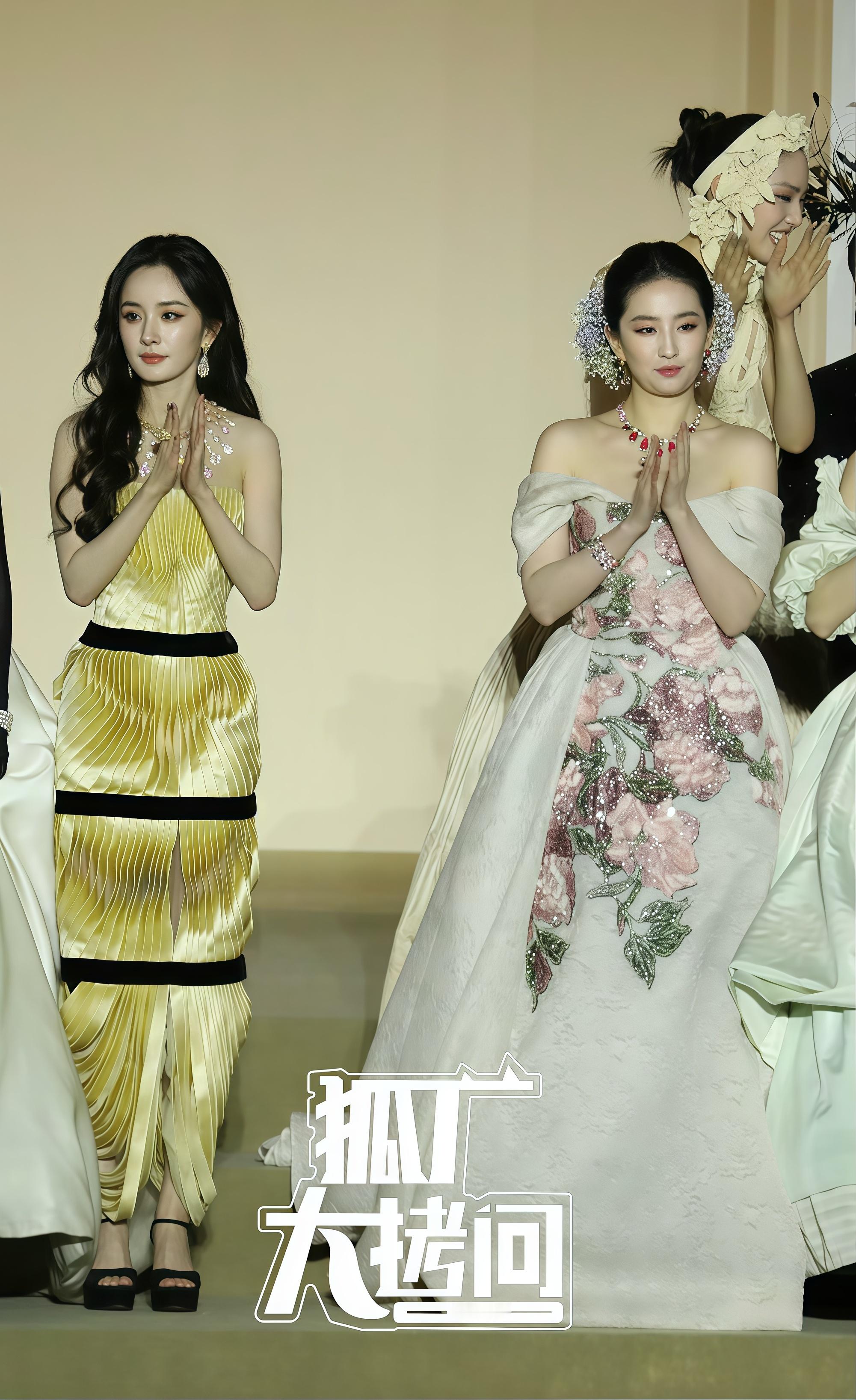 刘亦菲杨幂零互动 有人靠美貌出圈有人靠吨位取胜中国女人直接秒了[yeah] ​​