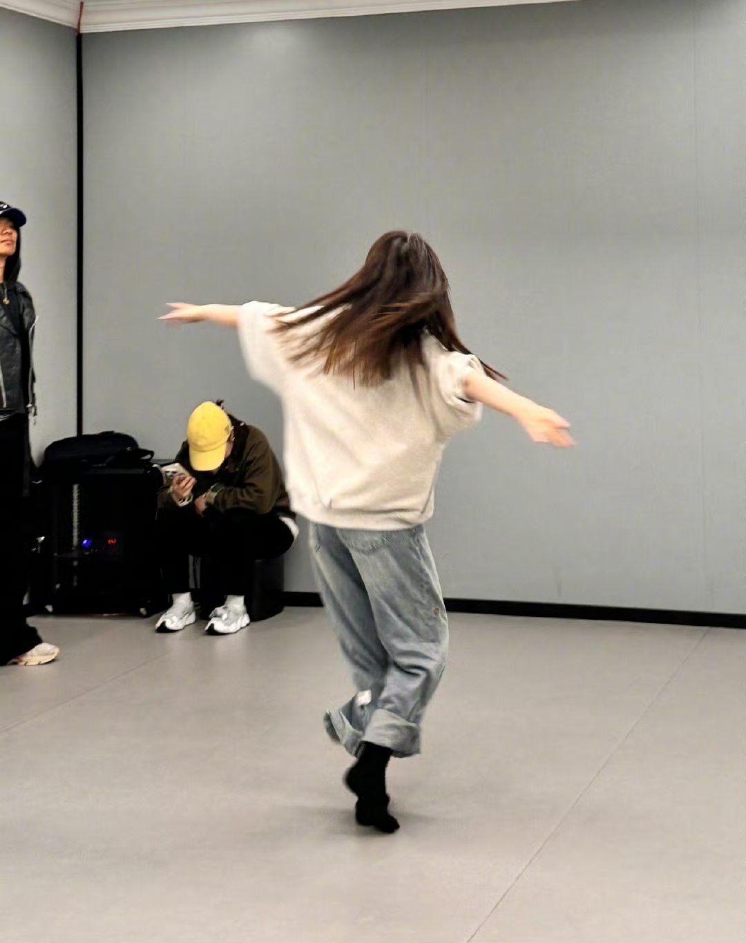 李小冉收到张月陈瑶的药和茶包看完真的好暖！李小冉收到张月、陈瑶的茶包，还有各位姐